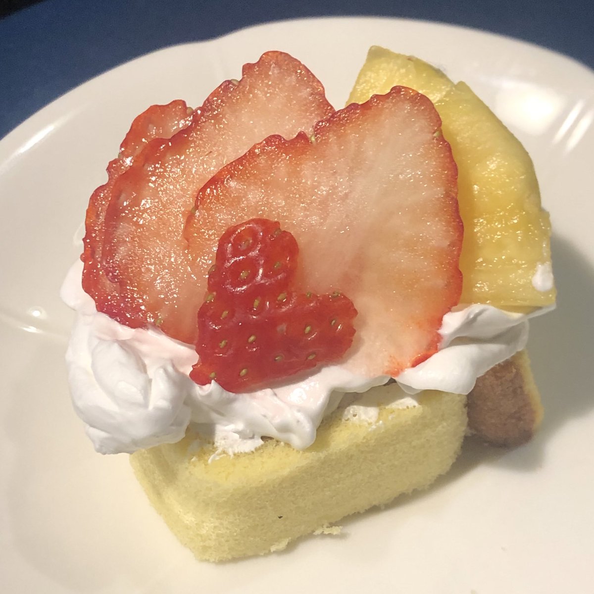 ✳︎   本日　9-17時　珍呑　✳︎

明日金曜日は自主企画の本番のためお休みいただいてます！
制作も整い、無くしものも見つかり、良い気分ꪔ̤̮♪ 大吉効果発揮!

今日も珍呑ケーキあるよう