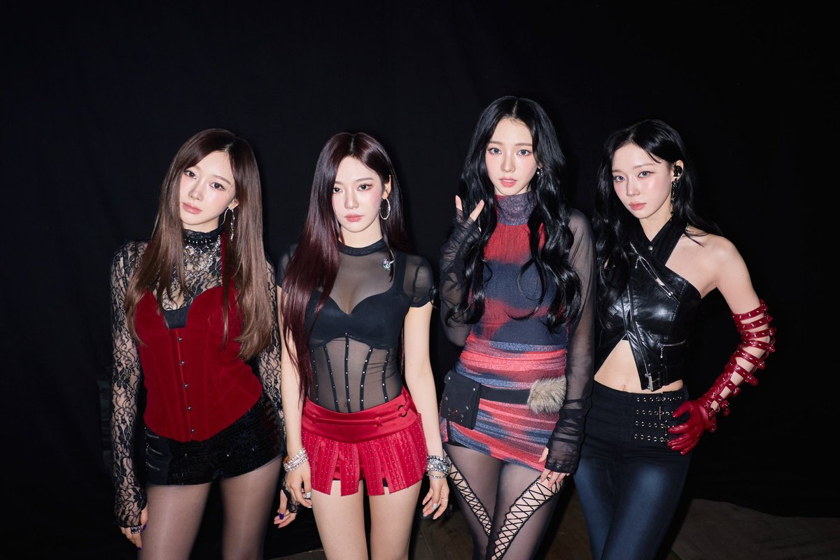 lsoulofficiel's tweet photo. KARINA & NINGNING from aespa (@aespa_official) in Vamp dress & Scylla top from LSOUL at SMTOWN LIVE 2025-26 in Fukuoka, Japan.
#LSOUL #aespa #æspa #에스파
#KARINA #카리나 #カリナ
#NINGNING #닝닝 #ニンニン
#SMTOWN #SM_30thAnniversary #SMTOWN2025_26_FUKUOKA https://t.co/m492oh34d1