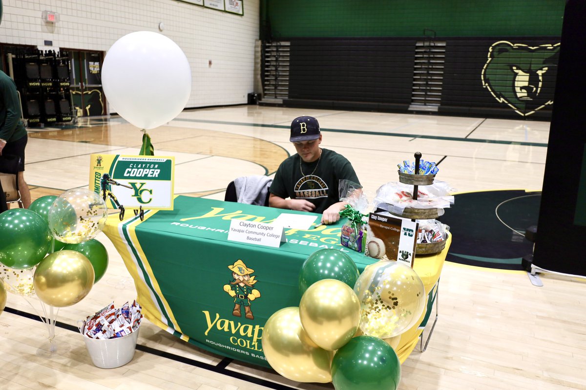 Claycooper55's tweet image. Signing Day at BHS. Want to thank my coaches for all the support and motivation here at @Basha_Baseball. I want to thank the coaches @YavapaiBaseball for their confidence in me and the opportunity to play at the next level. Looking forward to making a difference. #goriders