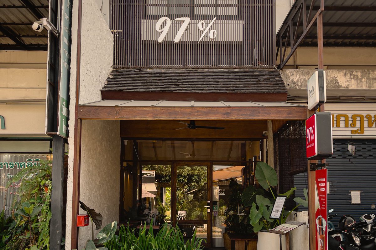 gin100_Official's tweet photo. 🥤🍫ร้านโกโก้เข้มข้น 97% Nothing But Cocoa จากสันติธรรม ตอนนี้ทำร้านใหม่เปิดอยู่แถววัดพระสิงห์ ในคูเมือง เน้นเมนูโกโก้เท่านั้น ตั้งแต่โกโก้ธรรมดา, Craft Cocoa 36%, 72%, 97% ฯลฯ ขนมจะมีเป็นทิรามิสุให้สั่ง ราคาก็อัพเดทขึ้นนิดนึง #คาเฟ่เชียงใหม่ https://t.co/teVBJcooBq