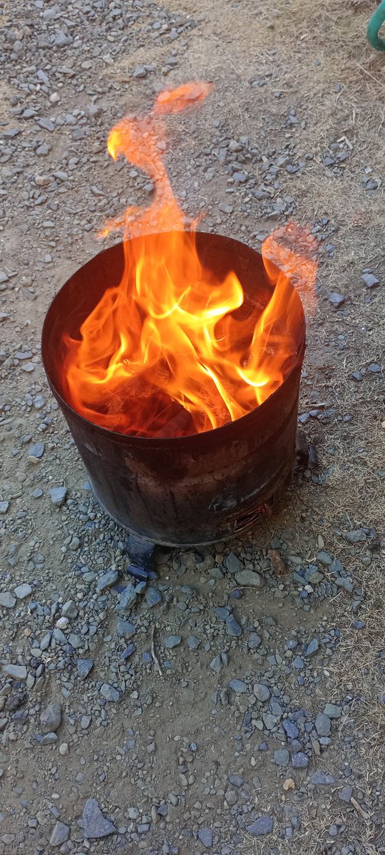 imaichi4's tweet image. 火を焚いて土鍋で米を炊いた例
味はガス火やIHと変わらない
でも何かやってて楽しい