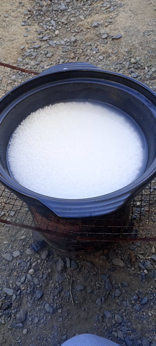 imaichi4's tweet image. 火を焚いて土鍋で米を炊いた例
味はガス火やIHと変わらない
でも何かやってて楽しい