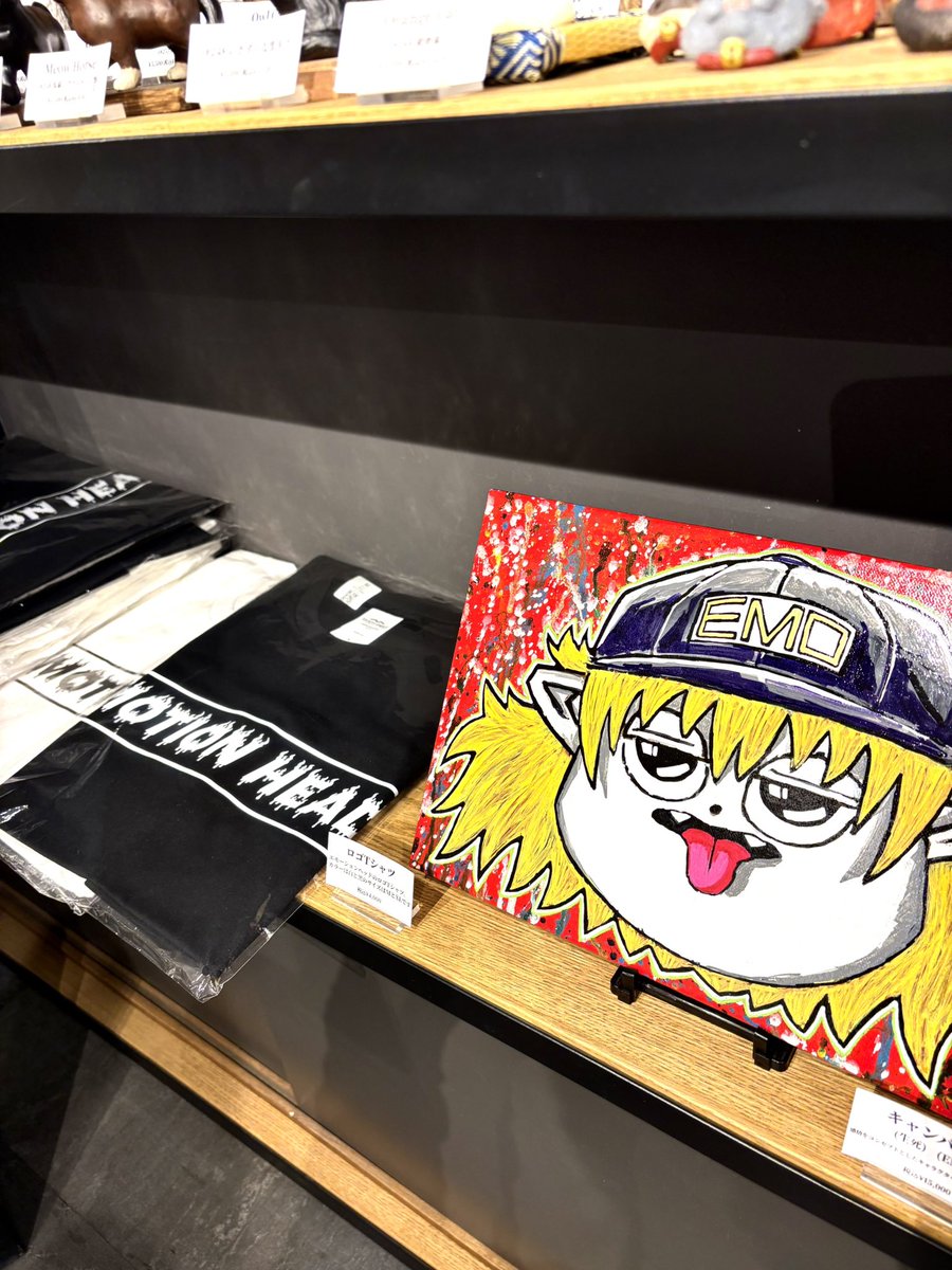 こんにちは😊 定休日あけ、matamataオープンしました！
現在、EMOTION HEADのPOP-UPイベント「AWAKENING」を開催中です🎉
陶器作品を中心に、カラフルで個性豊かな立体作品や作品原画、グッズが並んでいます✨ 会期中のみの作品もございますので、ぜひこの機会にご覧くださいませ😉✨
#陶器
#樹脂