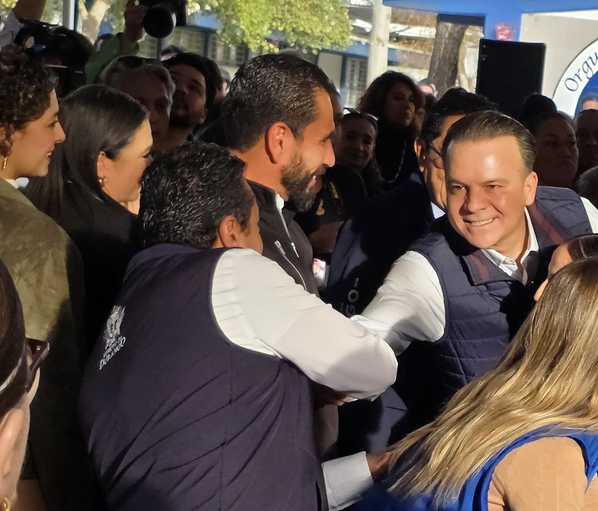 Hoy se inician 47 obras del Presupuesto Participativo donde la gran familia decide. En equipo, el Gobernador <a href="/EVillegasV/">Esteban Villegas V.</a> y el presidente <a href="/josejoseantonio/">Toño Ochoa</a> hacen realidad las obras que mejoran nuestro entorno. 
#EsteEsElCamino 🐺