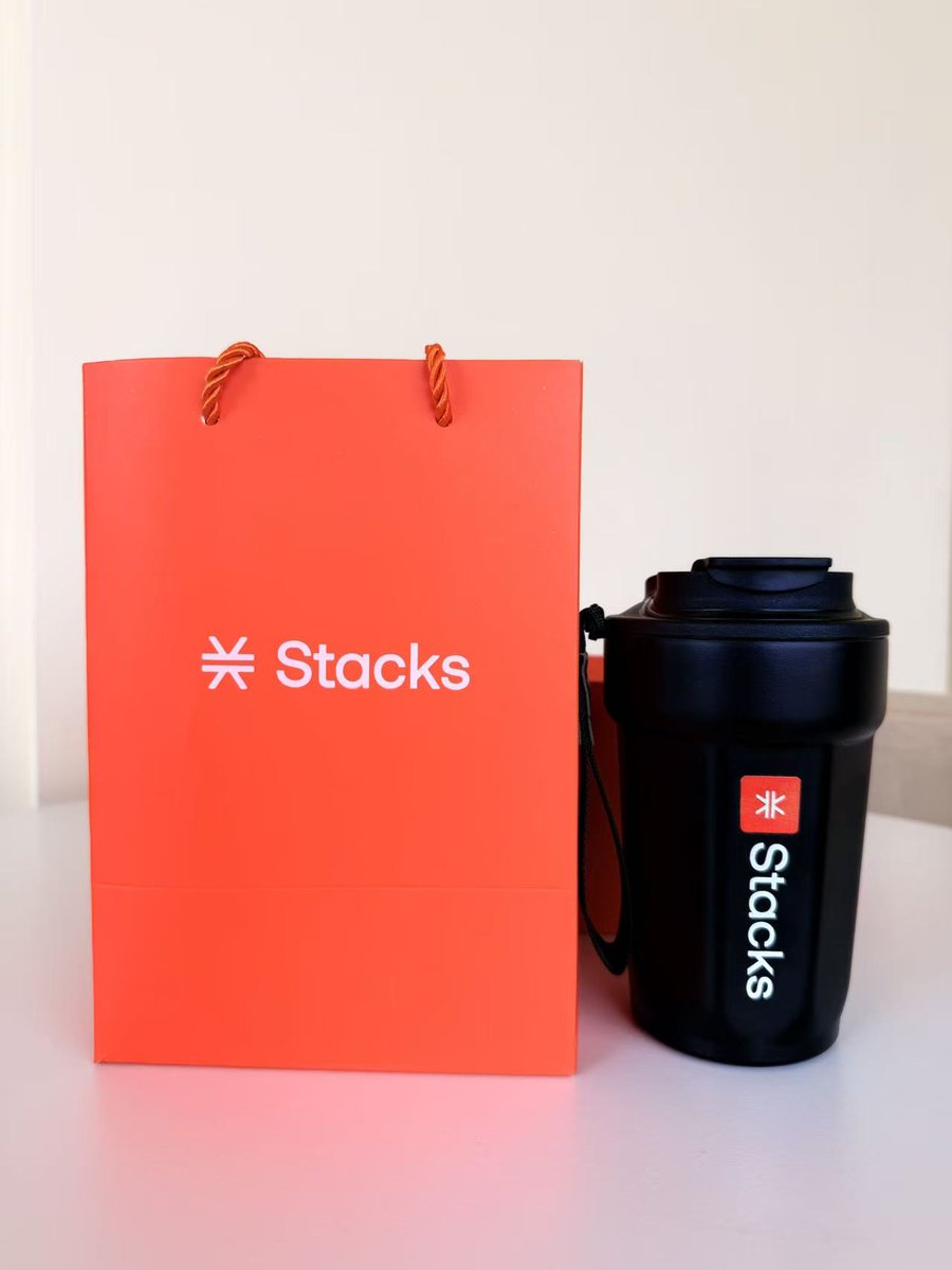 .  <a href="/Stacks/">stacks.btc</a>  已经直接“长在”比特币上了。继Nakamoto升级后，Stacks已100%锚定比特币安全。攻击者想回滚交易除非先攻击比特币全网算力。😂 更绝的是，真正实现了又快又稳，彻底改写安全叙事。

🎁 额外福利：抽2份 Stacks 惊喜盲盒
（咖啡杯/加绒夹克/贴纸/红包 随机送出）
🎁 参与方式：关注