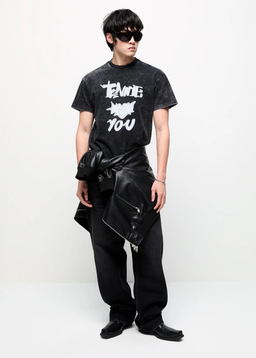 แบรนด์มาลงหน้าเพจเตรียมพรีออเดอร์  DENIM REBELLION TEE WITH TEN ที่จะเปิดพรี 2ทุ่มวันที่ 6 Feb นี้แล้ววว มีนายบงนายแบบ อย่างเท่เลย

1,390.00 ฿ ไม่รวมส่งทุกไซส์ใครพลาดรอบแรก อย่าลืมเน้อออ #CPSxTEN

* ระยะเวลาพรีออเดอร์ 6 Feb - 28 Feb*

🔗 cpslabel.com/th/products/c2…