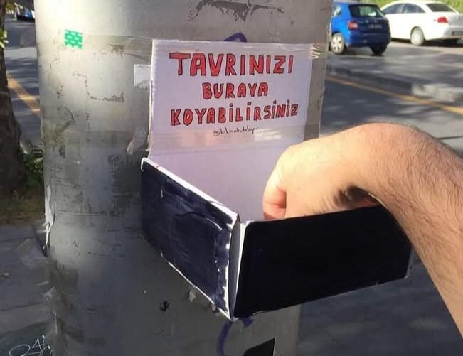 Bizler ki semayı okşayan bir müezzin haykırışa verdik kendimizi