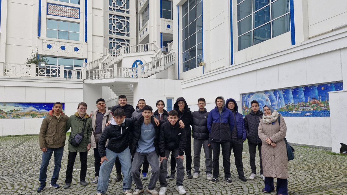 beyogluaihl's tweet photo. Diyalog Müzesi 

Sessizlikte Diyalog Etkinliğinde öğrencilerimiz işitme engelli bireylerin dünyasına ziyarette bulunarak işaret dili ile iletişim kurmanın keyifli ve incelikli dünyasını deneyimleniş oldu. 
@meb_dinogretimi 
@ataatasoy19 
@beyogluilcemem 
@ogretmenimist https://t.co/BB1v2o6Zz1