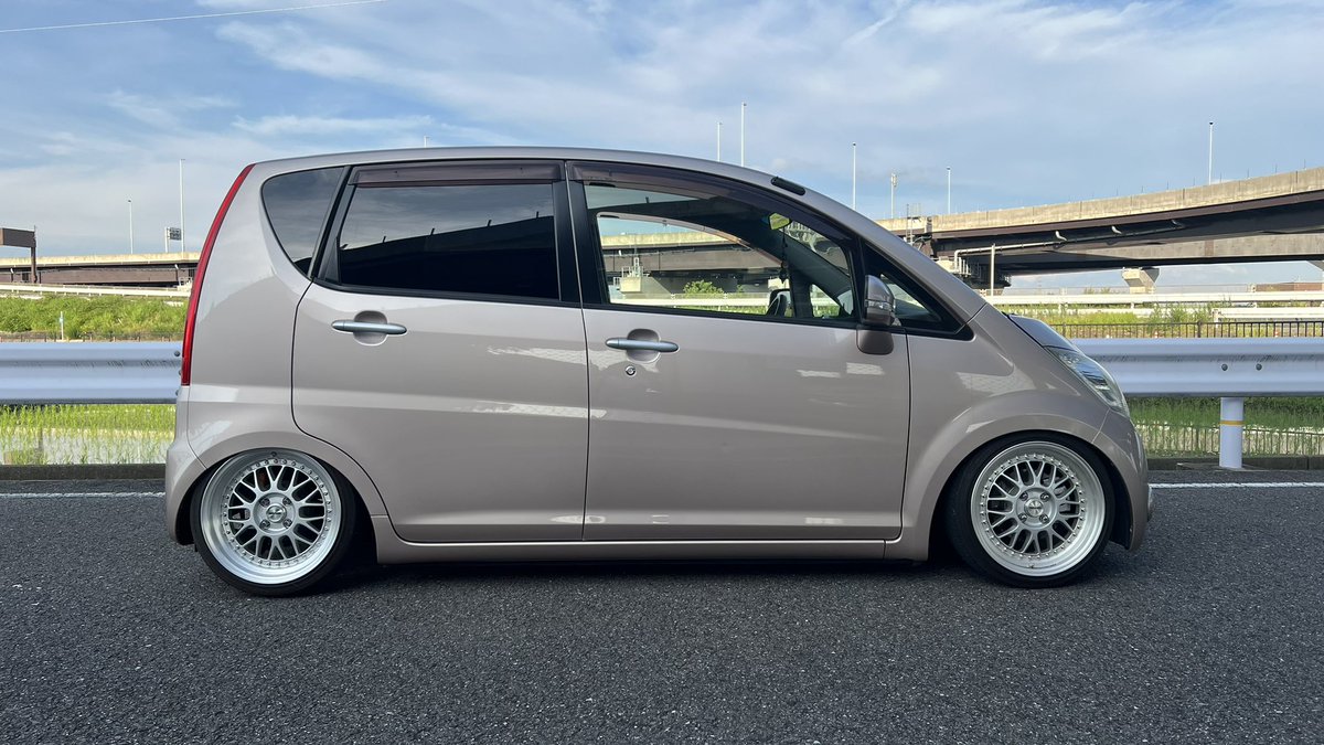 #あなたの愛車は何色の何
T16 ライトローズメタリック
屋根の塗装が飛んでるから若干シルバーw