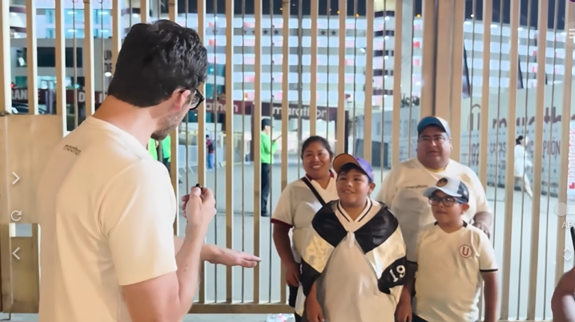 "La 'U' es como un FAMILIAR CERCANO".

#Pedro -creo yo- nos dejó la mejor frase del siglo sobre #Universitario, hasta superando el "mi gran amigo". Fue al Monu en familia, entre ellos su hermano, quien en 9 días dijo cumplir 9 años. 10/FEB calculo.

¿Y si ....?  <a href="/Universitario/">Universitario</a>