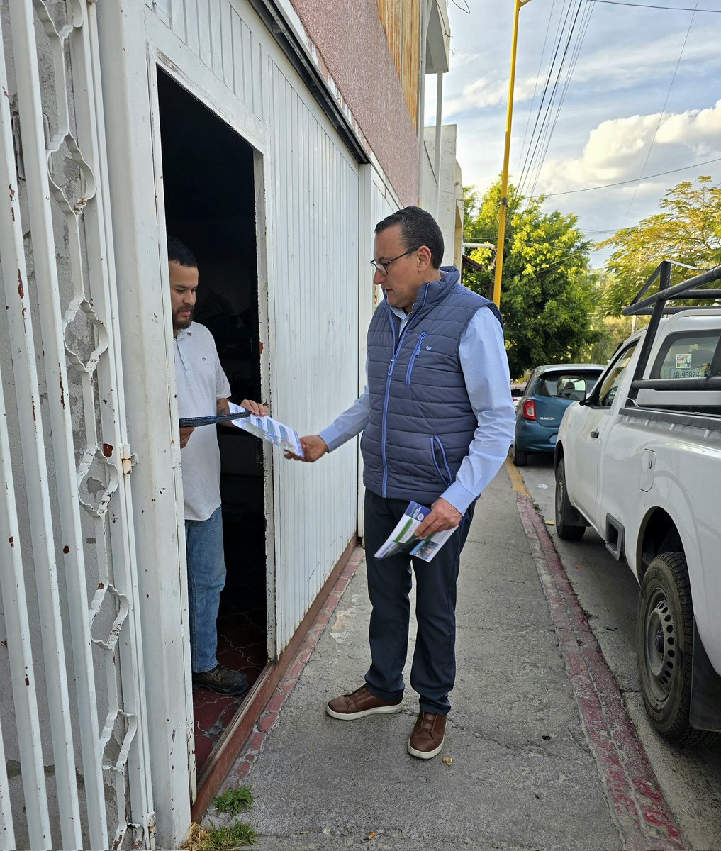 Terminamos el día saludando a los vecinos de las Flores. En campaña caminé sus calles y hoy regreso a informarles del trabajo que realizo como su diputado en la Cámara de Diputados - H. Congreso de la Unión 
#SiEsPosible