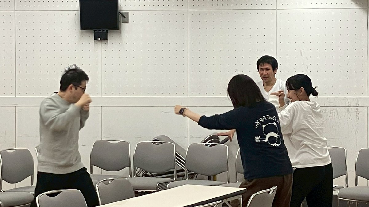 昨日は、演出の西田さんも本格的に合流！

これまで作ってきたシーンを1つずつ通してみて、確認したり、話し合ったりする稽古でした🥊

DIVEプロデュース公演『11998844』
📅2026年2月28日～3月1日 
📍吹田メイシアター中ホール  
詳細・チケット：passmarket.yahoo.co.jp/event/show/det…

#DIVE11998844