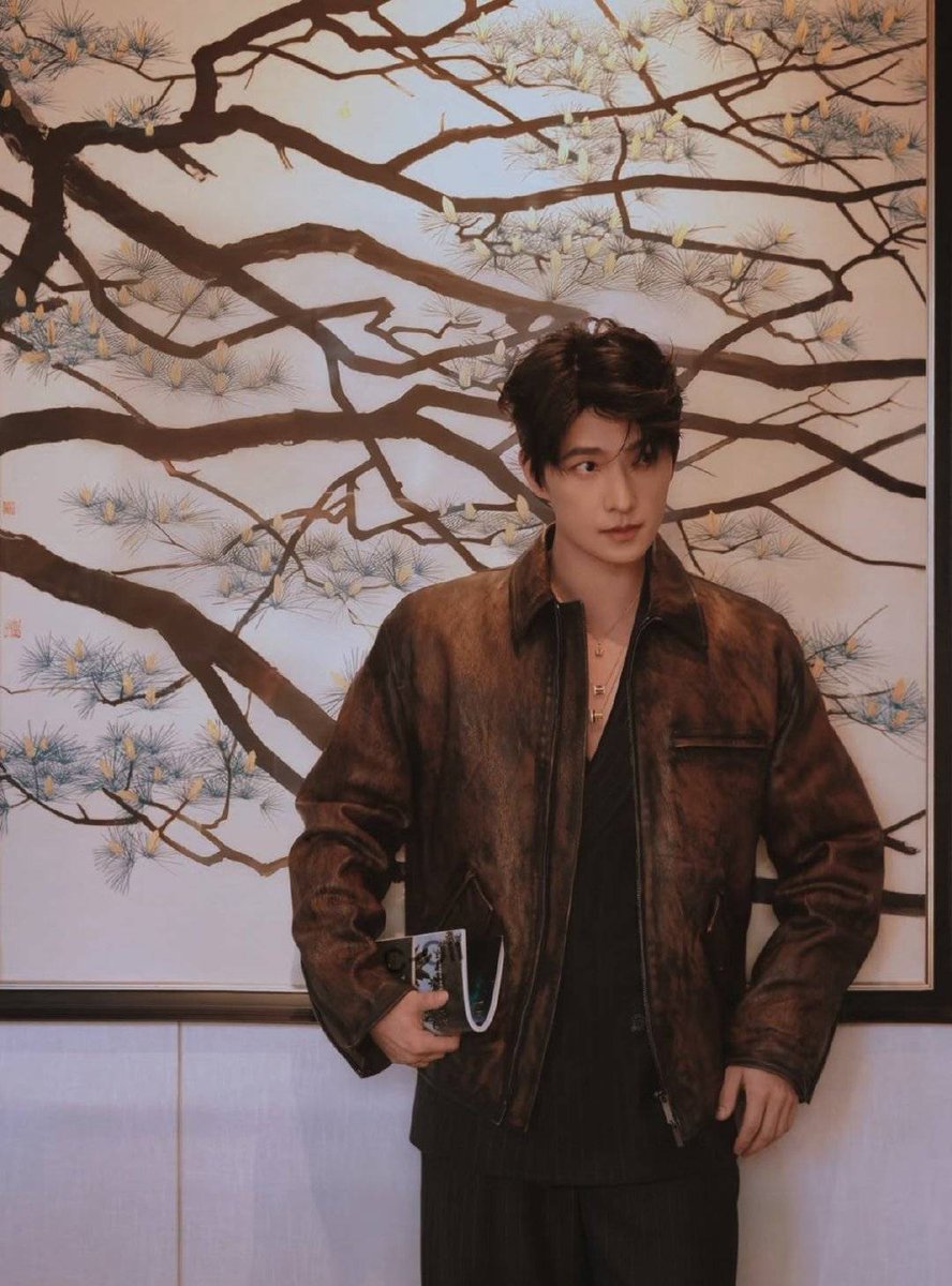 Cool but elegant!!
ใส่ทองแบบเท่ ๆ แต่ไม่ทิ้งลายความหรู

The Fortune Issue
PRESTICE HK, Feb. 2026
#หยางหยาง #YangYang杨洋 #YangYang #杨洋