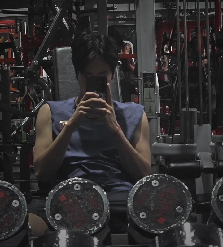 ohmnaynon's tweet photo. GYM DATE WHEN????? https://t.co/QcJVIPxpur