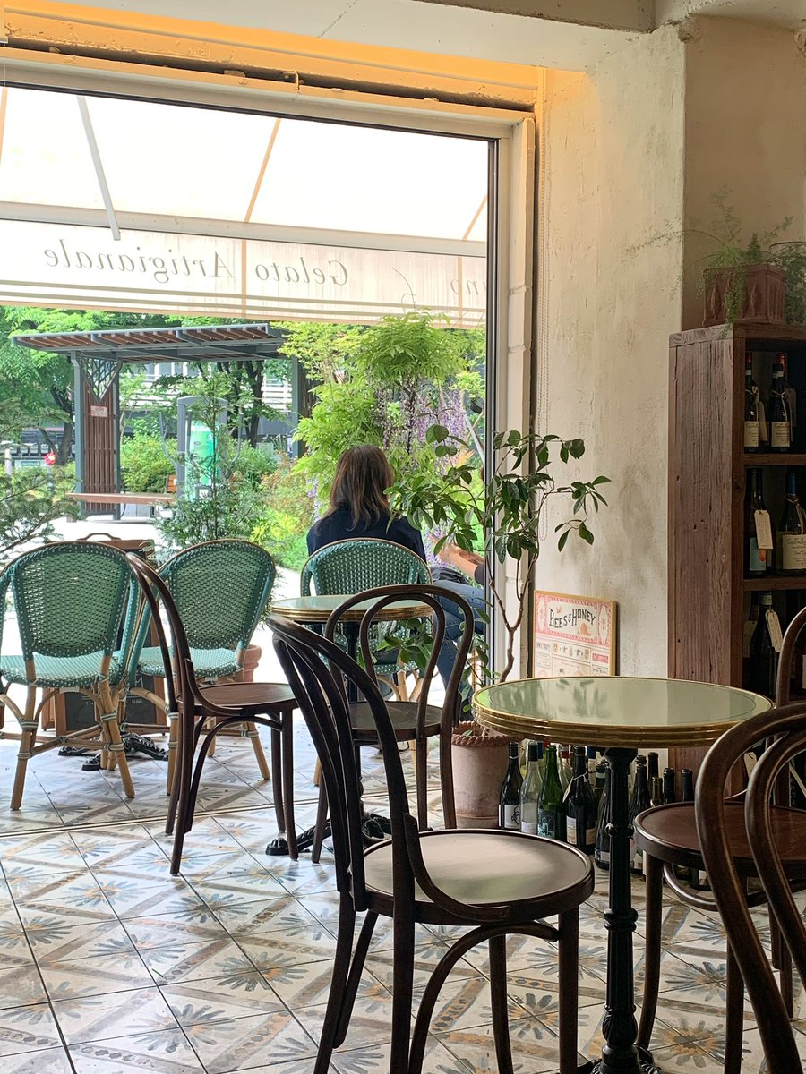 ninicrease's tweet image. #블루레이디 #블루레이디트친소 #블루레이디_트친소

안녕하세요
4일차에 400명의 친구라니 🫢 
신기하고 그렇습니다 
사실 저는 아주 귀엽고 예쁘고 사랑스러운 
치즈냥이 집사입니다 .
카페도 가고 디자인도하고 예쁜거 좋아하고 구경다니는거 좋아해요 
저와 친구가 되어주시겠습니까? 🫶🏻