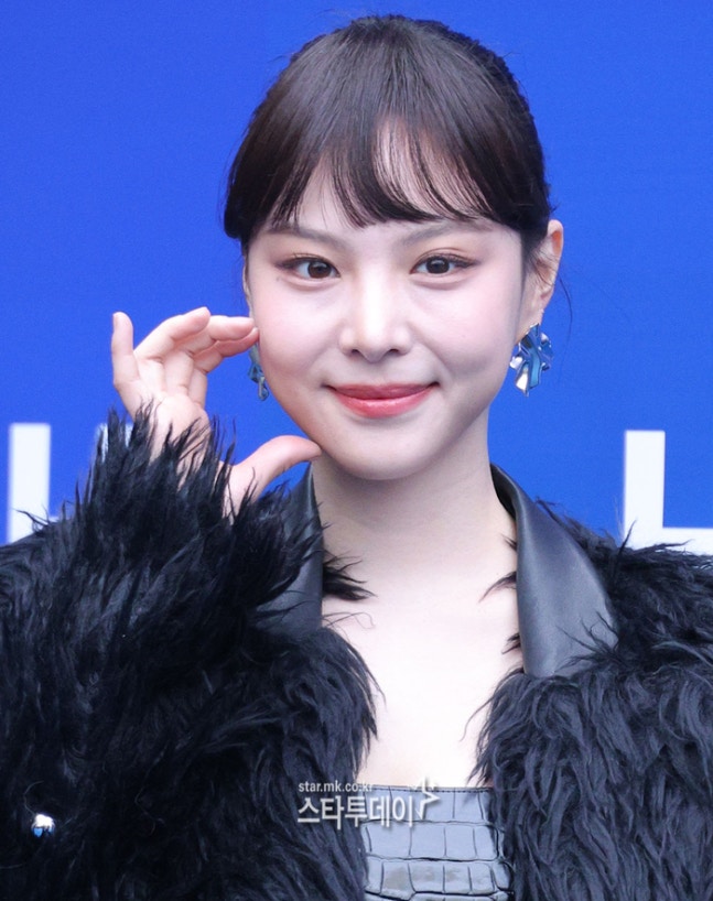 HyeriScreencaps's tweet photo. Lee Yeol Eum poses at the Hanna Shin fashion show during the Seoul Fashion Week 2026 FW today 250205
#leeyeoleum #์ด์ด์ https://t.co/SQtfx9xjPR