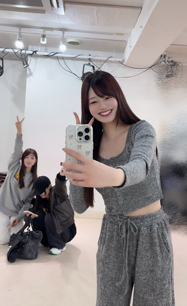 2月26日（木）のLIVEに向けて
レッスン頑張ってるよ😌
夜空けておいてください♥️

5期になって初のあの楽曲も
お届けするのでお楽しみに( ⌯'֊'⌯)✨