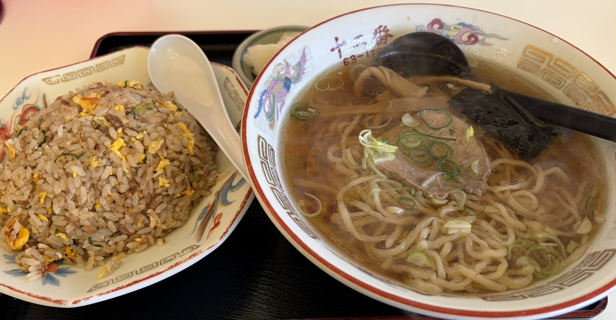 vl_Gr3's tweet photo. ここの炒飯うますぎる https://t.co/2r6lQygI8F