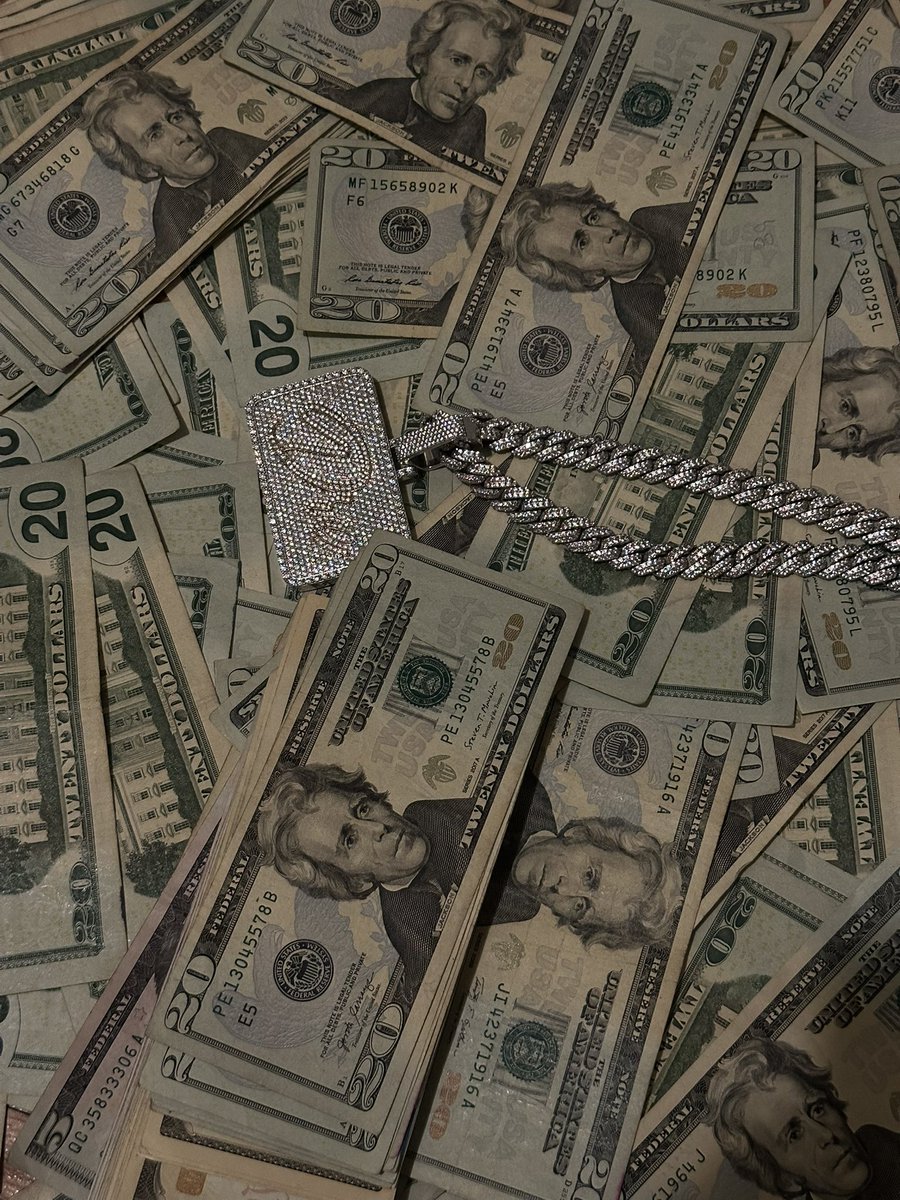 STK_DREE's tweet photo. it’s shitss on the floor💲🔙🔚 https://t.co/jAn5WSYrMh