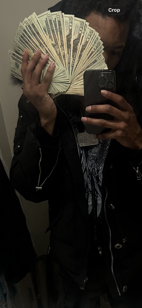 STK_DREE's tweet photo. it’s shitss on the floor💲🔙🔚 https://t.co/jAn5WSYrMh