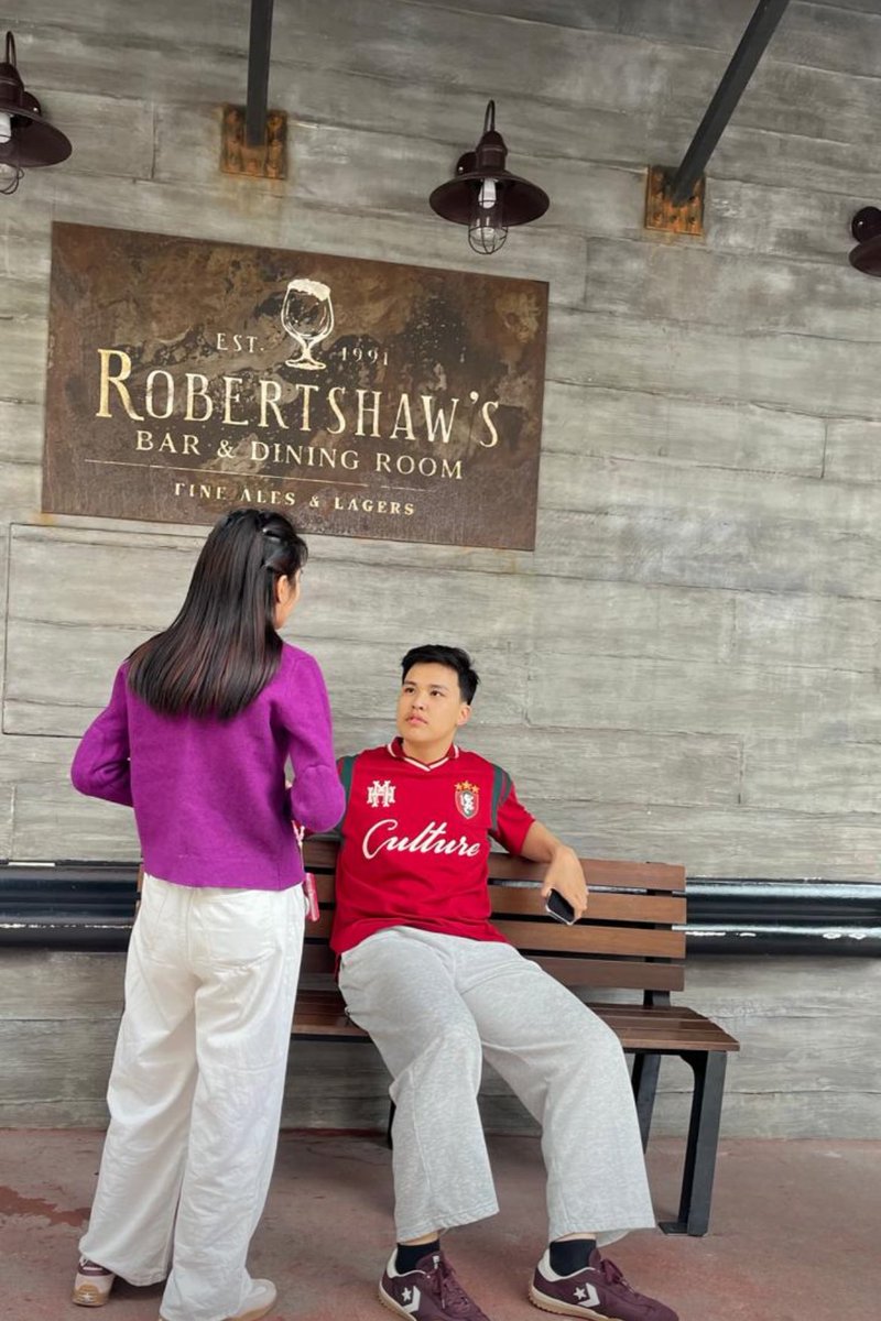 apalahya tweet media