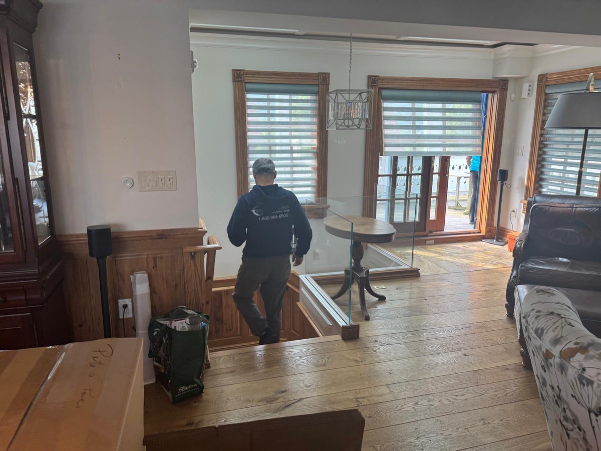 sharpvanlines's tweet image. 💪📦. Long hallways, tight turns, careful loading — and yes, everything made it to the truck in one piece 🚚😄
No drama, no dents, just solid moving work from start to finish. That’s how we do it.

#SharpVanLines #MovingDay #NYCMovers #HeavyLifting #AnotherDayAnotherMove