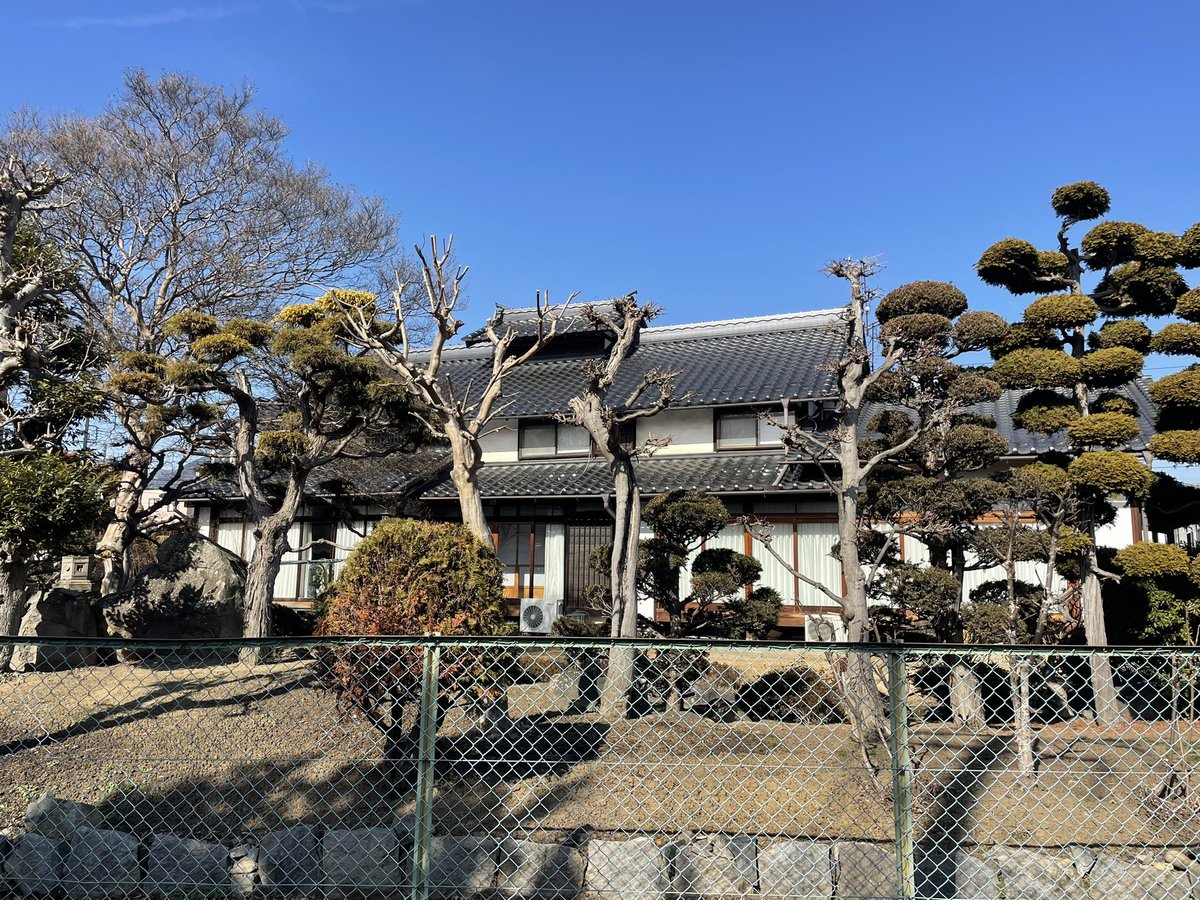 Bluff_Bakery's tweet photo. 仕事の用事の合間に長野市街を散策。
焼杉ハウスが偶然近くにあってびっくり。
民家も少しだけ見れてよかった☺️
#民家探訪 https://t.co/Kik8U5mIjL