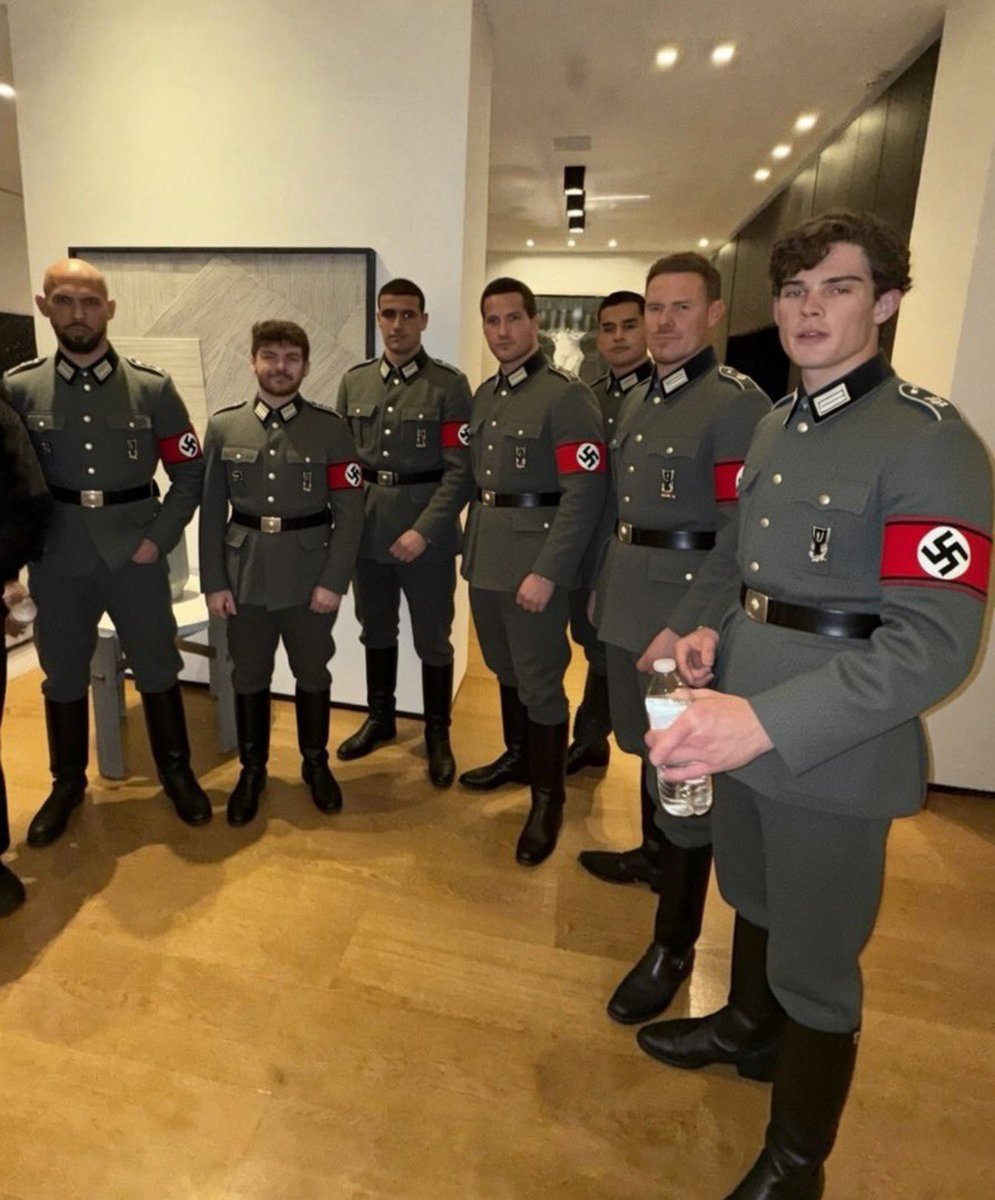 2kullll's tweet photo. مرت سنه فيها اشترينا وبعنا
شي يدوم وشي ابلته الايام

 كل عام والطيّب من الناس معنا
 ولا الردي جعله يولي مع العام https://t.co/XOQww3esmp