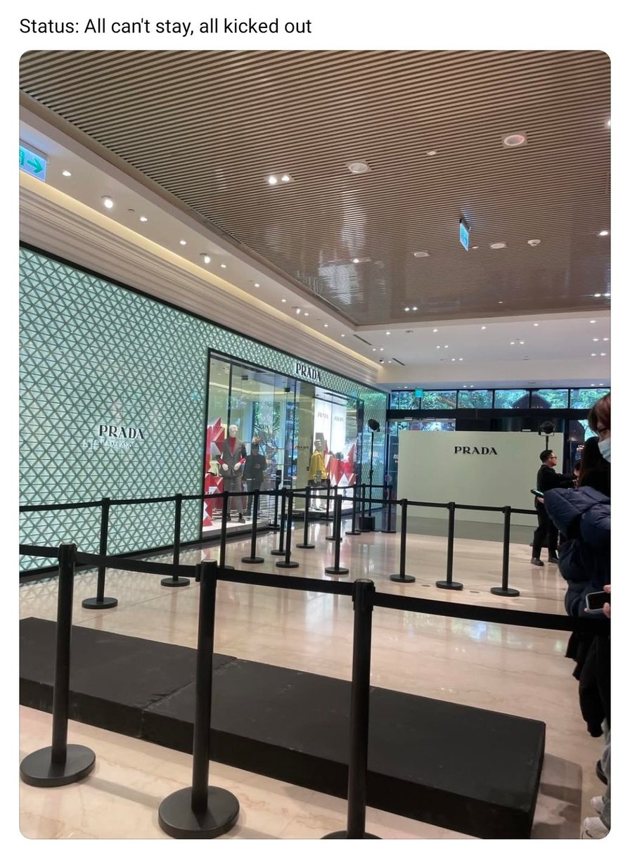 parfaitkaramel's tweet image. Yang berhasil masuk nangkring situ pada kena usir😭😭😭😭 rame bener soalnya