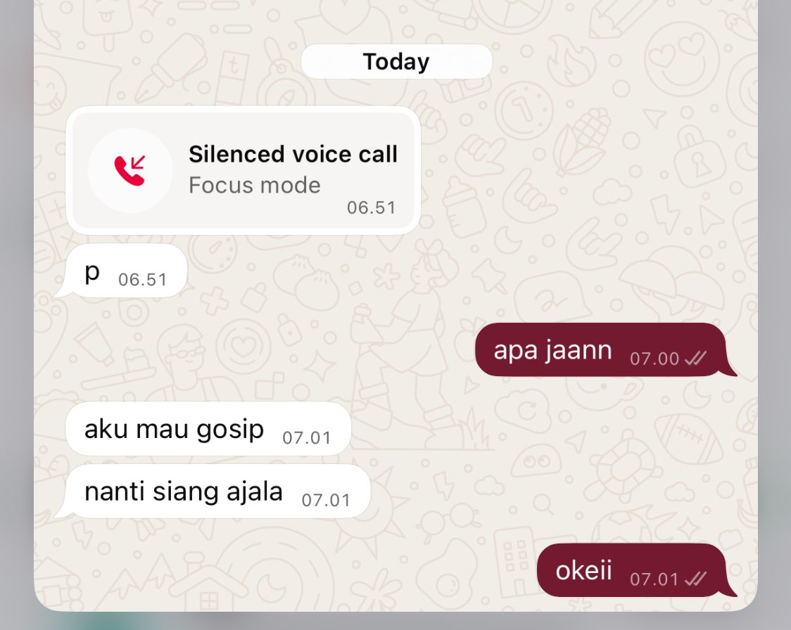 urrineey's tweet photo. call sepagi ini buat ngasih gosip. kalo ga hot aku mau pulang ke pku detik itu juga utk nonjok anak inii😭 https://t.co/ax6yKGEyNC