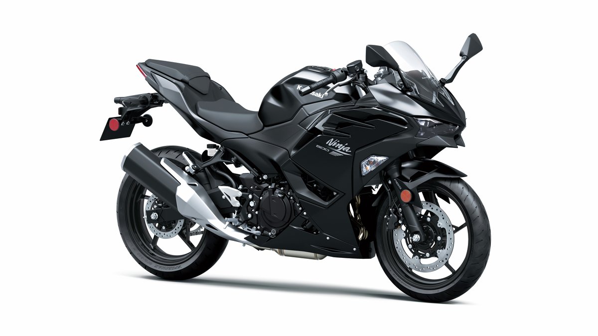 Kawasaki_JPN's tweet photo. ／
日本初導入！「Ninja 500」
2026年2月28日に発売
＼
“LIGHT, FUN, EASY” をコンセプトに、軽量なシャーシでキレのあるハンドリング、力強い451cm³並列2気筒エンジンを搭載。また、メーターにはハイコントラストフルLCDインストゥルメントを採用しています。 https://t.co/AIGz1qLbnE