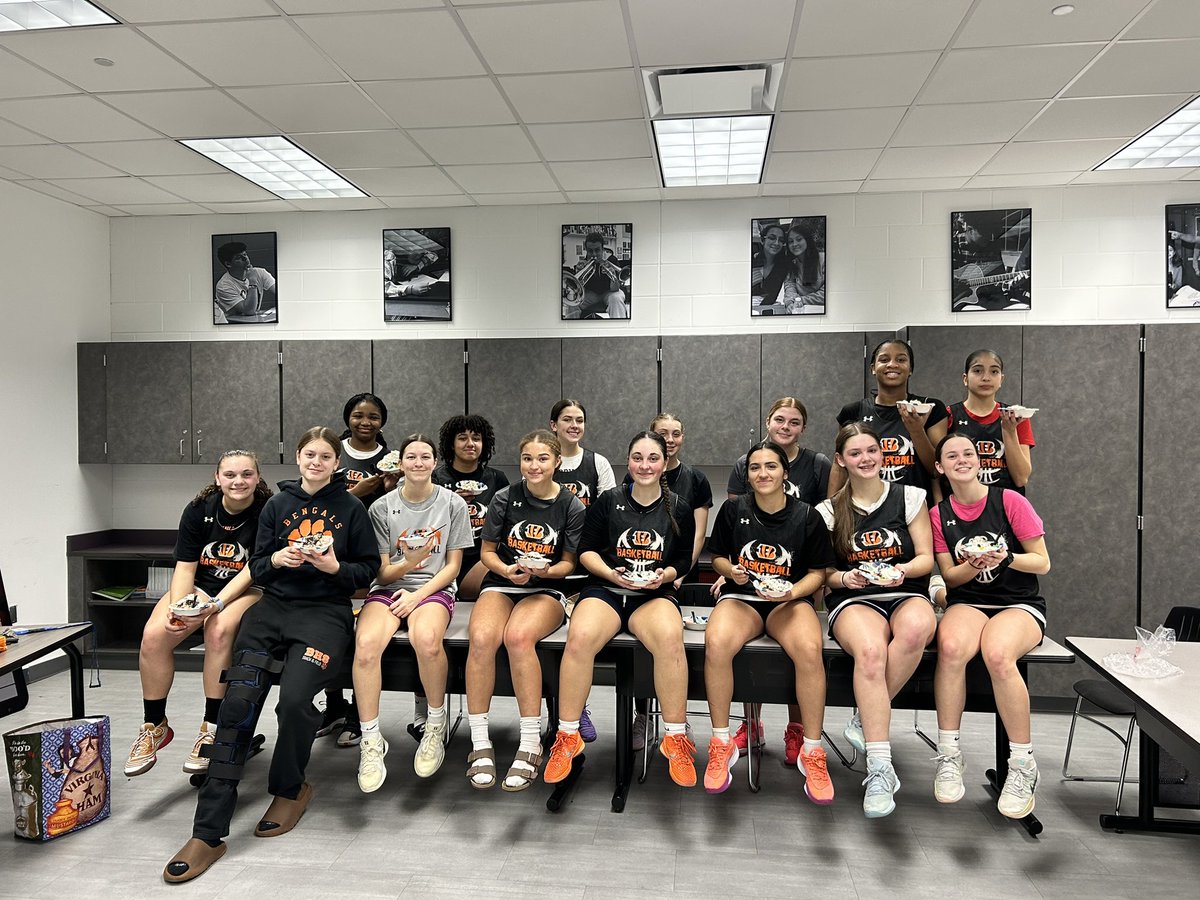 CoachNicolini's tweet photo. Happy National Women In Sports Day! #LadyBengals celebrate with some 🍨 sundaes. 🖤❤️🏀💪🏽⛹🏼‍♀️ https://t.co/hRO04U0eHc