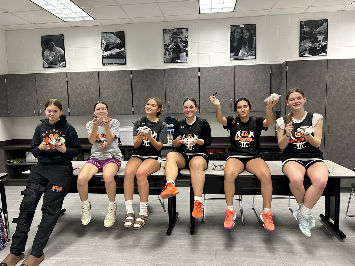 Happy National Women In Sports Day! #LadyBengals celebrate with some 🍨 sundaes. 🖤❤️🏀💪🏽⛹🏼‍♀️
