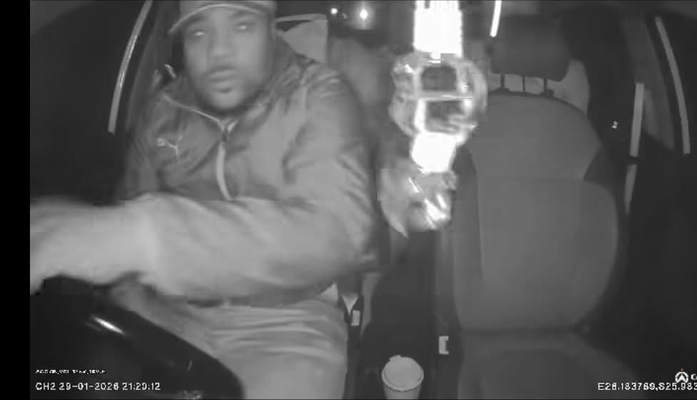 Am_Blujay's tweet photo. Another hustler who wants to be famous. Wanted for hijacking on live camera!!! The social media detectives are going to find him, and soon. https://t.co/BqGBNGpS2Y