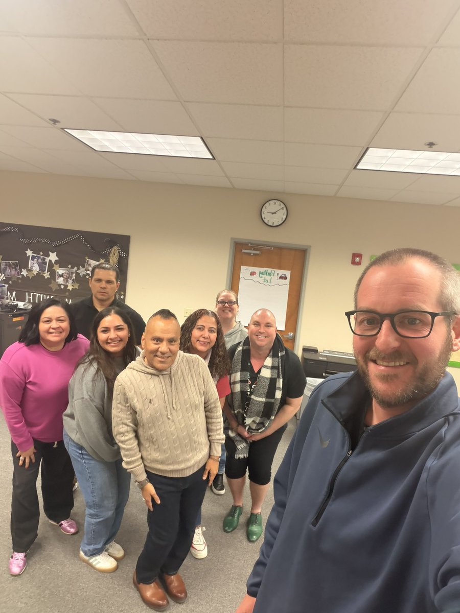 JoseMedinaJr89's tweet image. Secondary teachers in Pasco School District embrace lesson planning for culturally and linguistically diverse students communities!!! Special shout out to the fab MS AP that attended the full two days of PD!!! #Pasco #WA