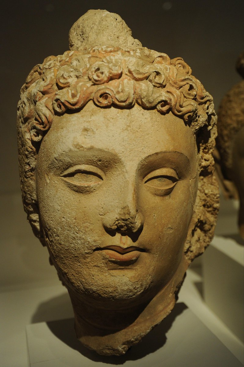 esoteric buddhist painting vs greco-buddhist sculpture