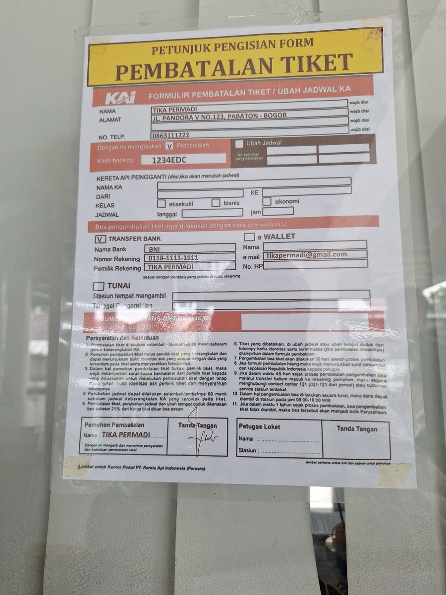 hijriyetti's tweet photo. @CommuterLine @KAI121 @keretaapikita klo belinya online..hrsnya pembatalan jg online..kenapa harus keloket... https://t.co/hAtHox0Hox
