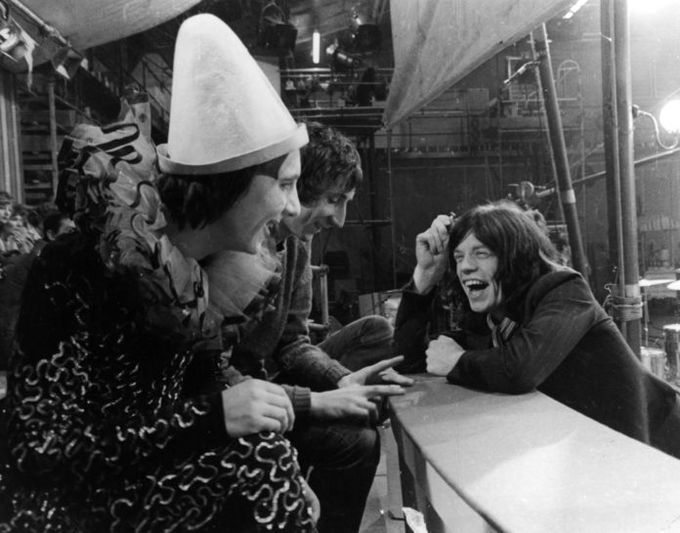 crockpics's tweet image. Keith Moon, Pete Townshend, and Mick Jagger sharing a laugh during the 'Rolling Stones Rock and Roll Circus' sessions, December 1968. Photo by David Cairns