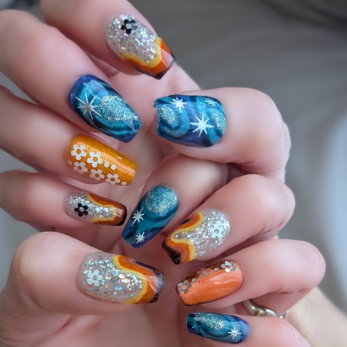 mi00a's tweet photo. 70's mood nails
今回も素敵に出来たぁあ🎉

#セルフネイル 
#selfnails 
#サルルプロジェクト 
#あわちゃんず https://t.co/EJYoVCMF36