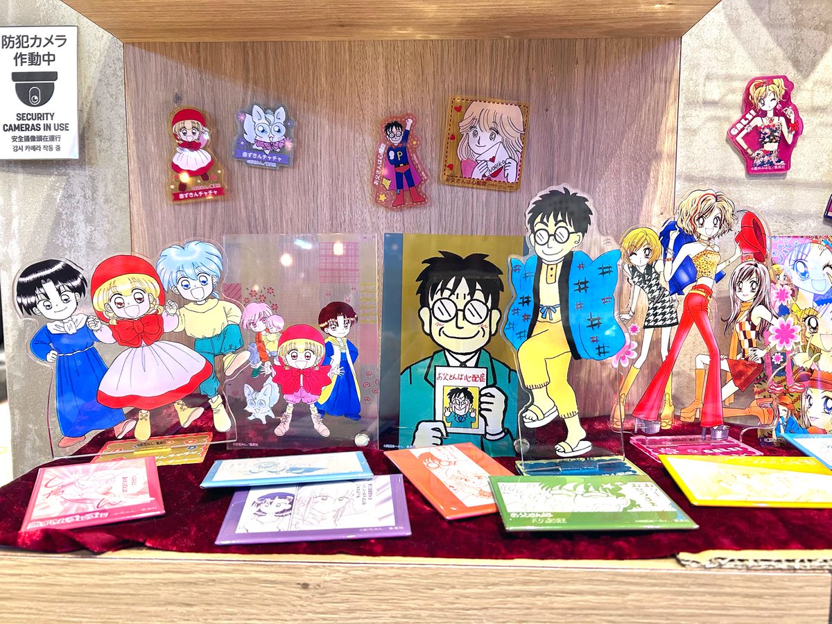 いろんな方がポストしてたので今更だけどりぼんカフェ店内こんな感じで