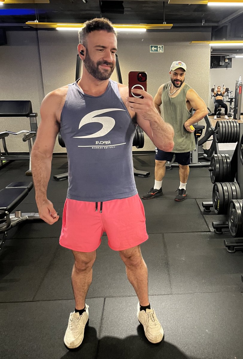 Hoje meu biscoito de treino teve uma pequena invasão de um amigo.