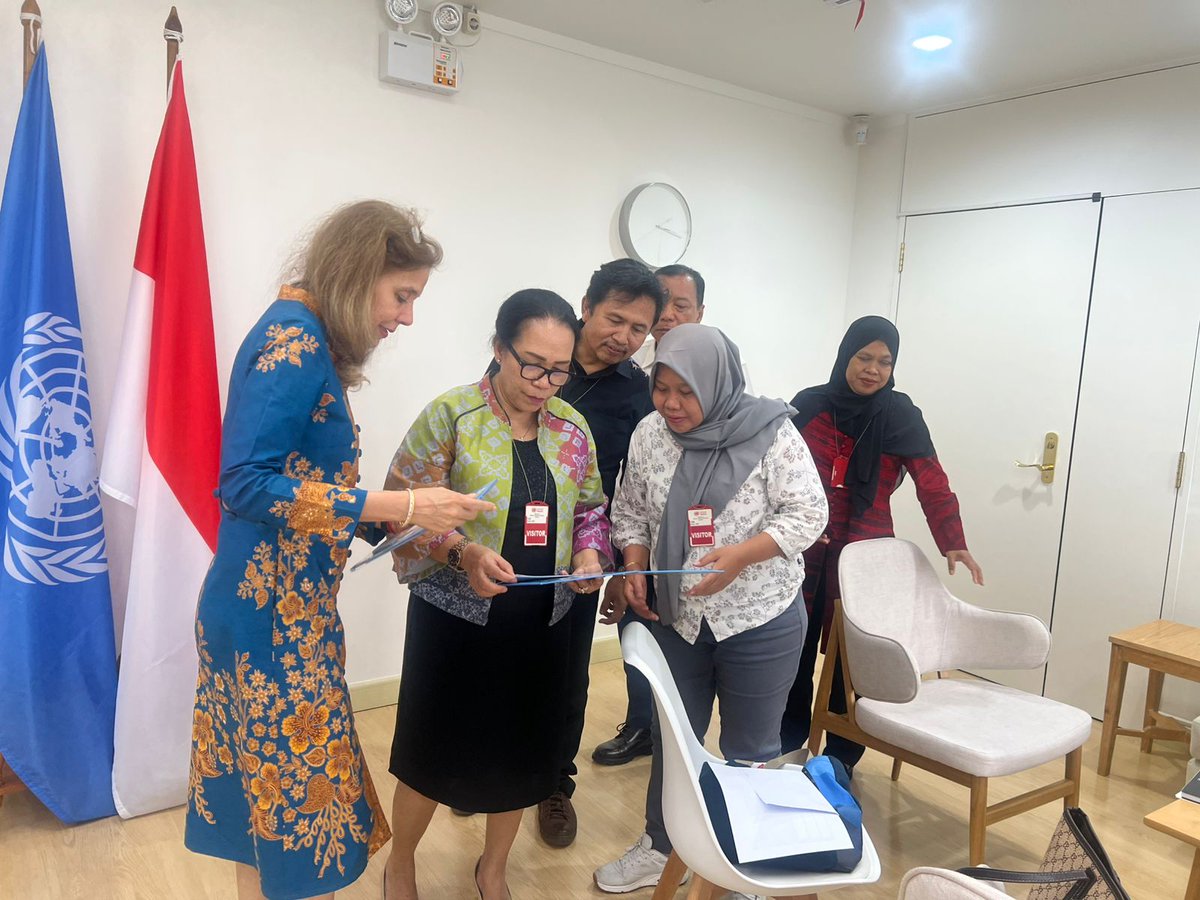SabharwalGita's tweet photo. We also shared how @UNinIndonesia can work more closely with trade unions—on strengthening human capital, supporting green transition and navigating economic and digital transformation that prioritises worker’s rights and livelihoods. Thank you Ibu Elly Rosita Silaban, Pak Rekson, and @Info_KSBSI team for the open and productive dialogue at the UN.