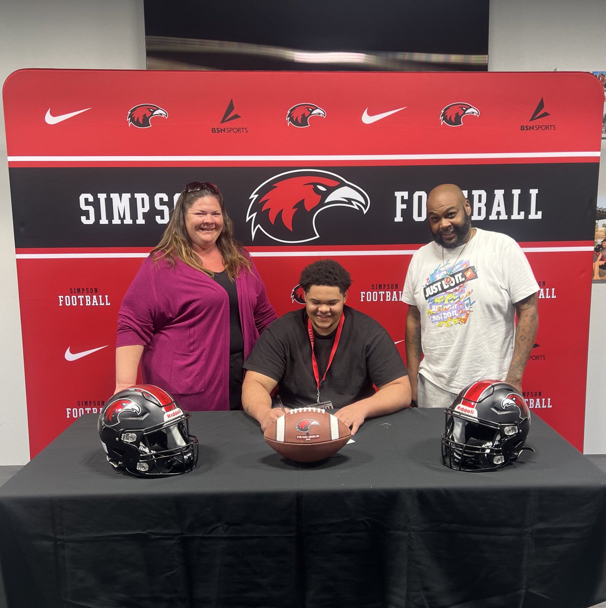 Simpson Red Hawks Football tweet media