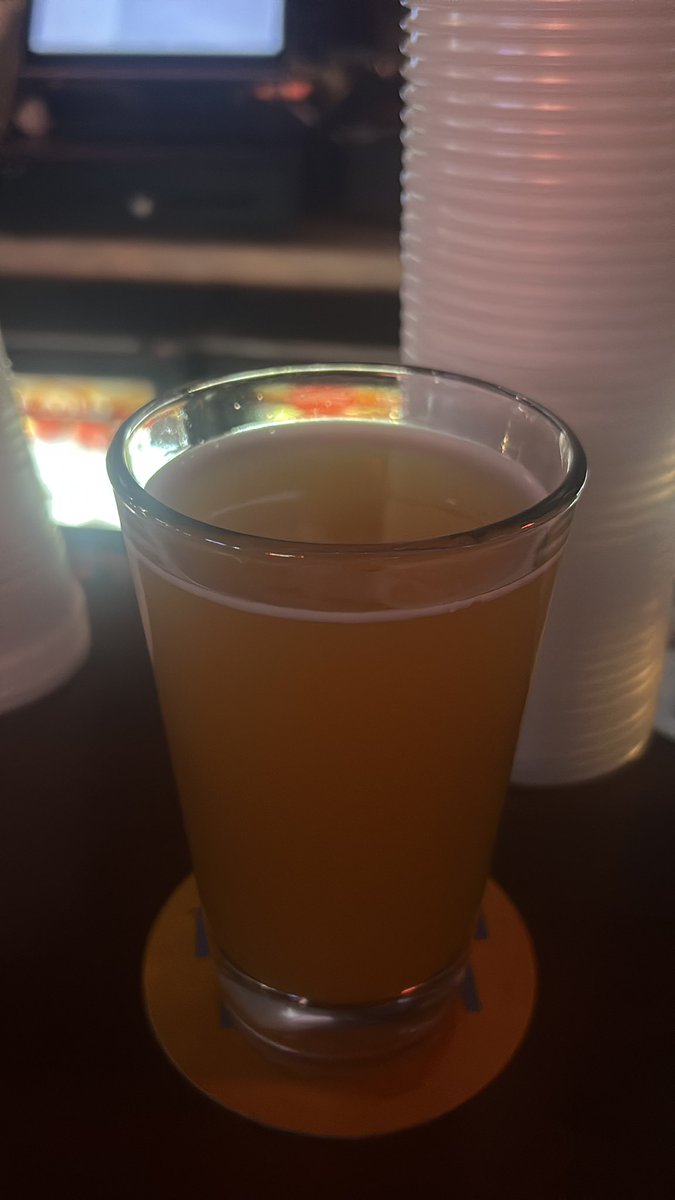 JamesClancoev0's tweet photo. Drinking beer with my pal @jstraw19 #countrynight #IranMassacre #ice https://t.co/ofzNAKjq9D