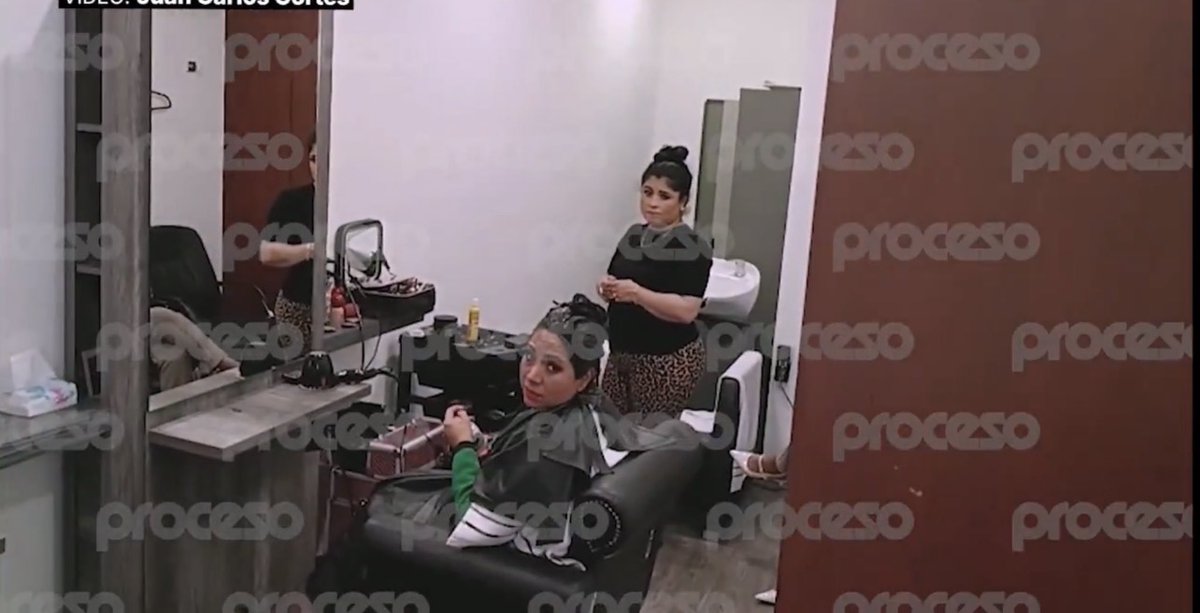 ¡Ya ni pena les da!

Dijeron que acabarían con los privilegios y regresaron el salón de belleza al Senado. 

Dijeron que trabajarían por el pueblo y prefieren pintarse el cabello en lugar de estar en sesión. 

La doble moral se les da muy bien a los morenistas.