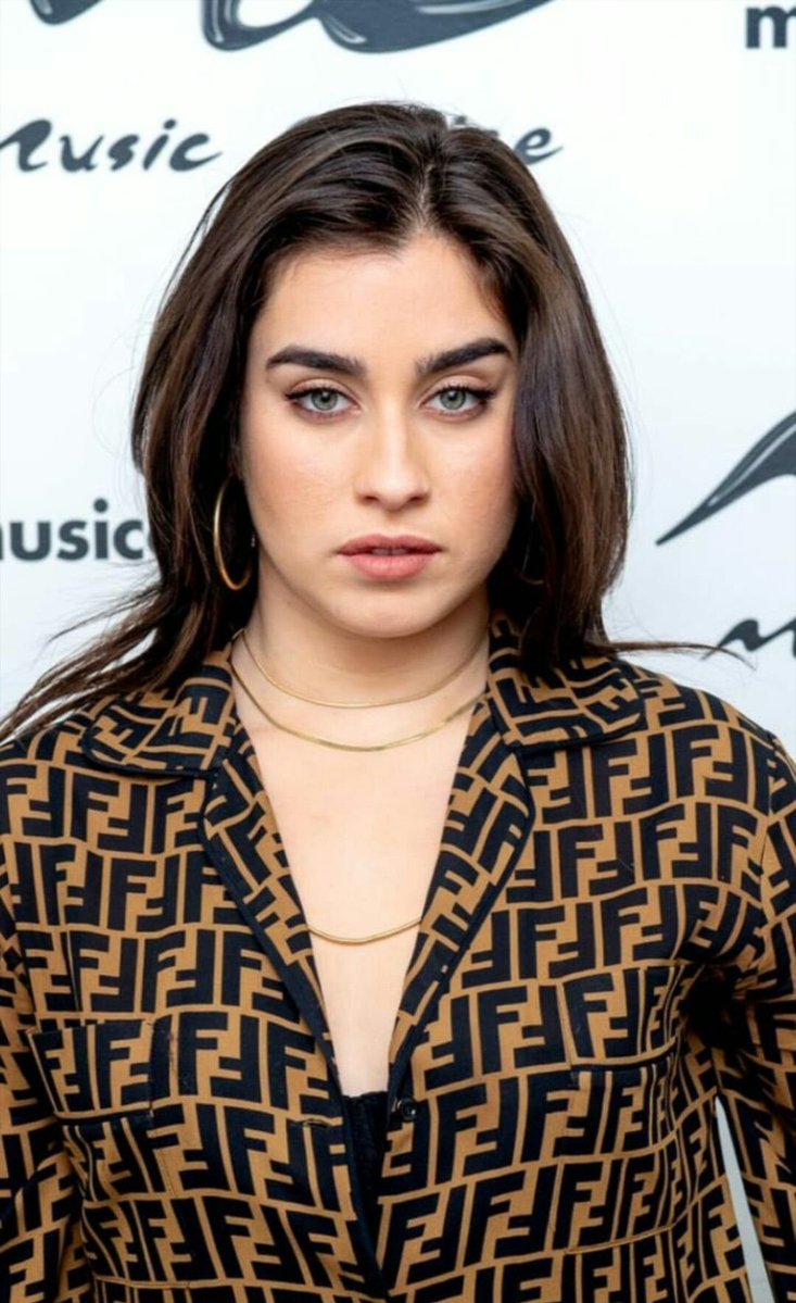 hourly lauren (@hourlylauren) on Twitter photo 