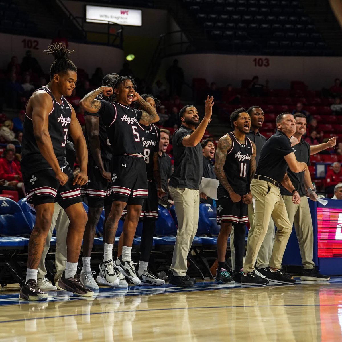 .<a href="/NMStateMBB/">NM State MBB</a> 📸 of the night from the 🐐 <a href="/_Thomoo/">𝓛.𝓣</a>‼️