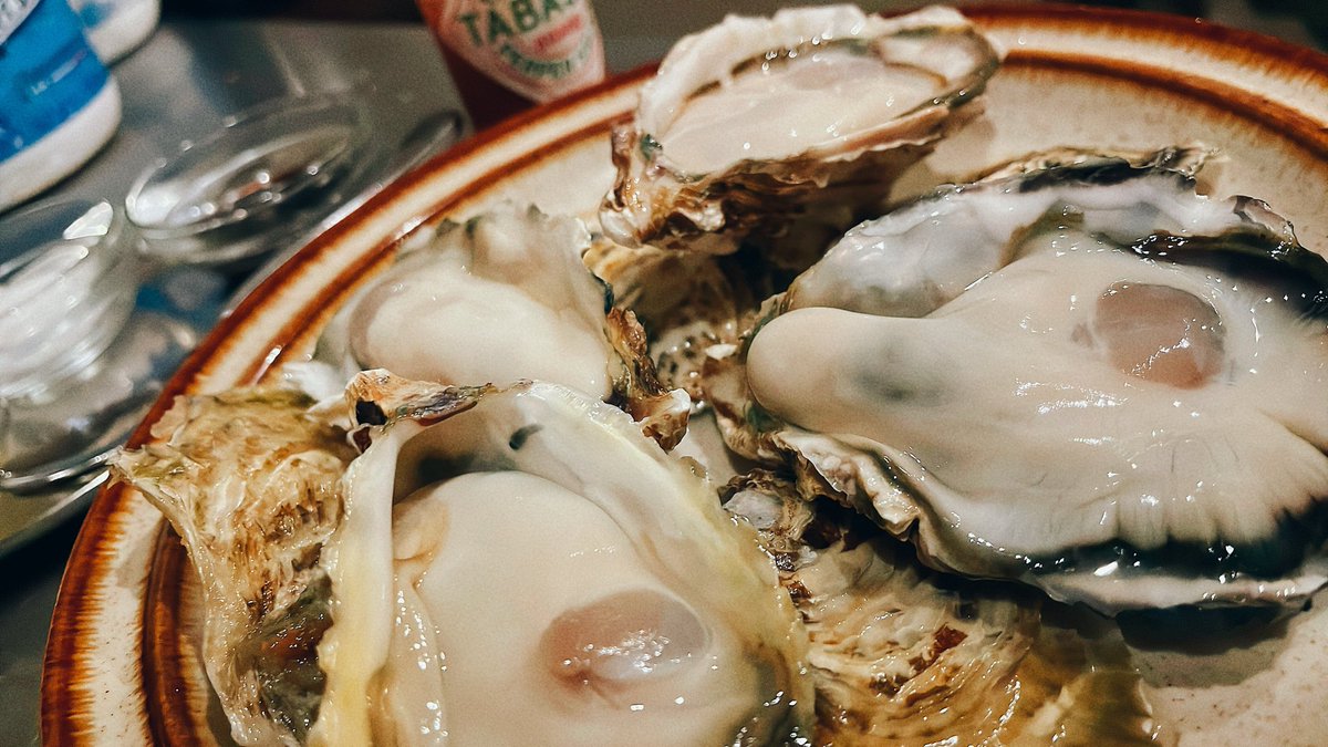 本日と明日のランチお休みを頂きます。 生牡蠣美味しいの入ってます