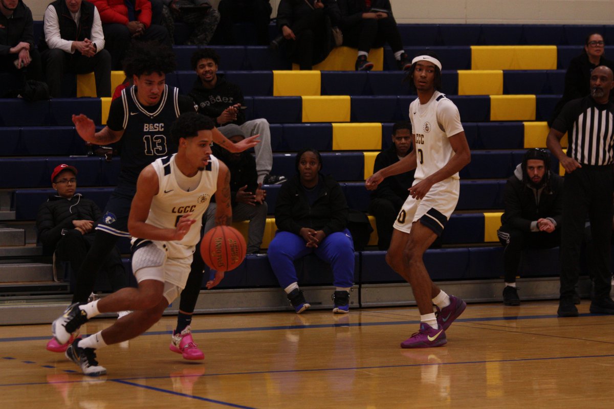 LCCCAthletics's tweet photo. 🏀 LCCC men’s basketball wins its third straight, edging Bryant &amp; Stratton (Ohio) 78–76!

All five starters scored in double figures, and Dennis Pettis Jr. sealed it at the line late.

Read more at https://t.co/yOyvbOyRy5 https://t.co/QbqvoASVnA