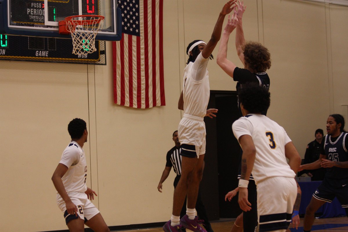 LCCCAthletics's tweet photo. 🏀 LCCC men’s basketball wins its third straight, edging Bryant &amp; Stratton (Ohio) 78–76!

All five starters scored in double figures, and Dennis Pettis Jr. sealed it at the line late.

Read more at https://t.co/yOyvbOyRy5 https://t.co/QbqvoASVnA